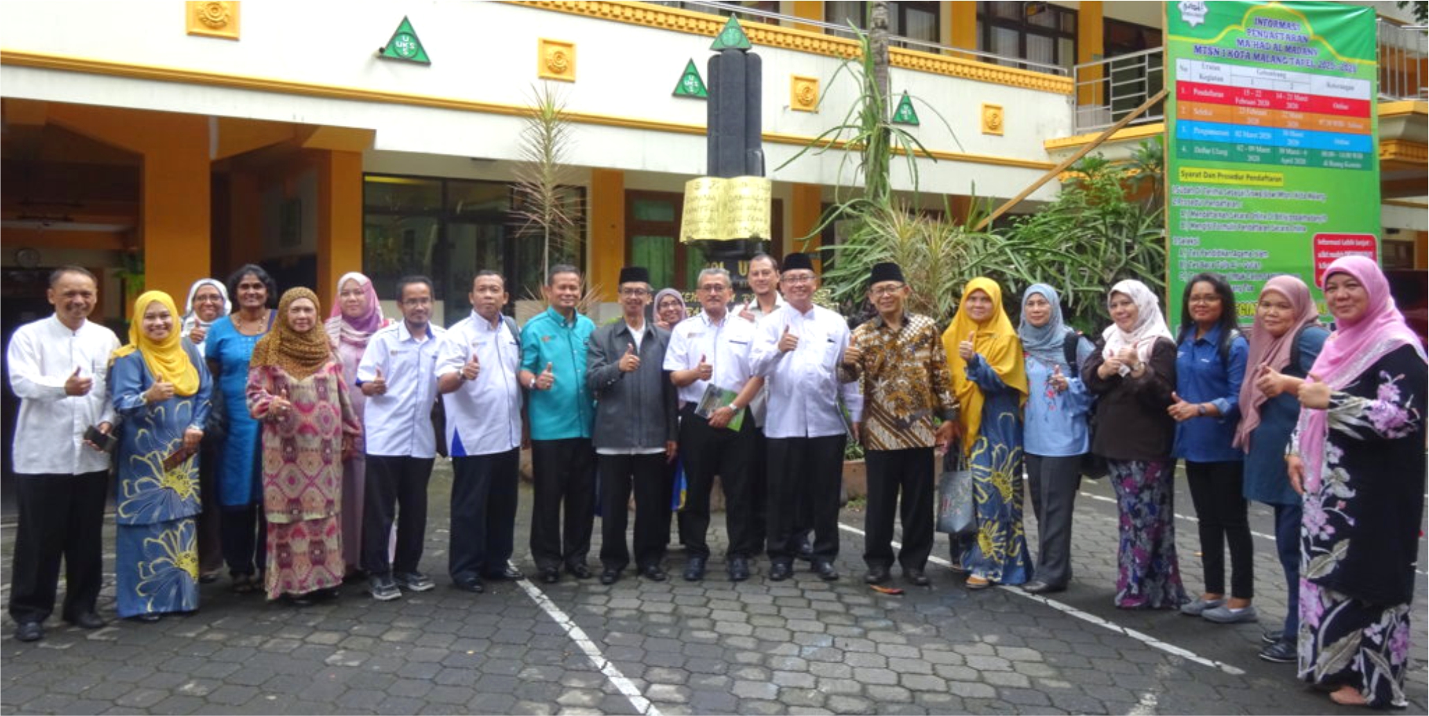 Pejabat Pendidikan dari Malaysia Ikuti Studi Banding ke MTsN 1 Kota Malang