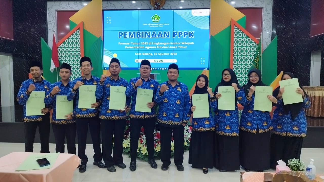 Sembilan Guru MTsN 1 Kota Malang Terima SK Pengangkatan PPPK
