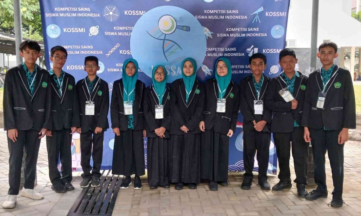 Siswa MTsN 1 Kota Malang Raih Juara Umum KOSSMI 2024