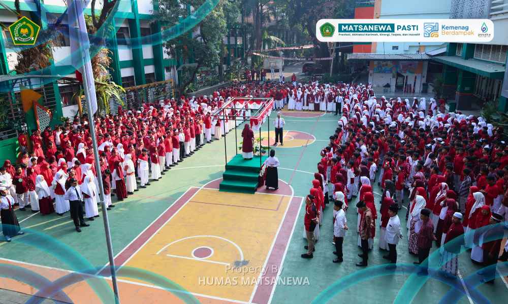MTsN 1 Kota Malang Gelar Upacara HUT ke-81 RI Sekaligus Apresiasi Siswa Berprestasi
