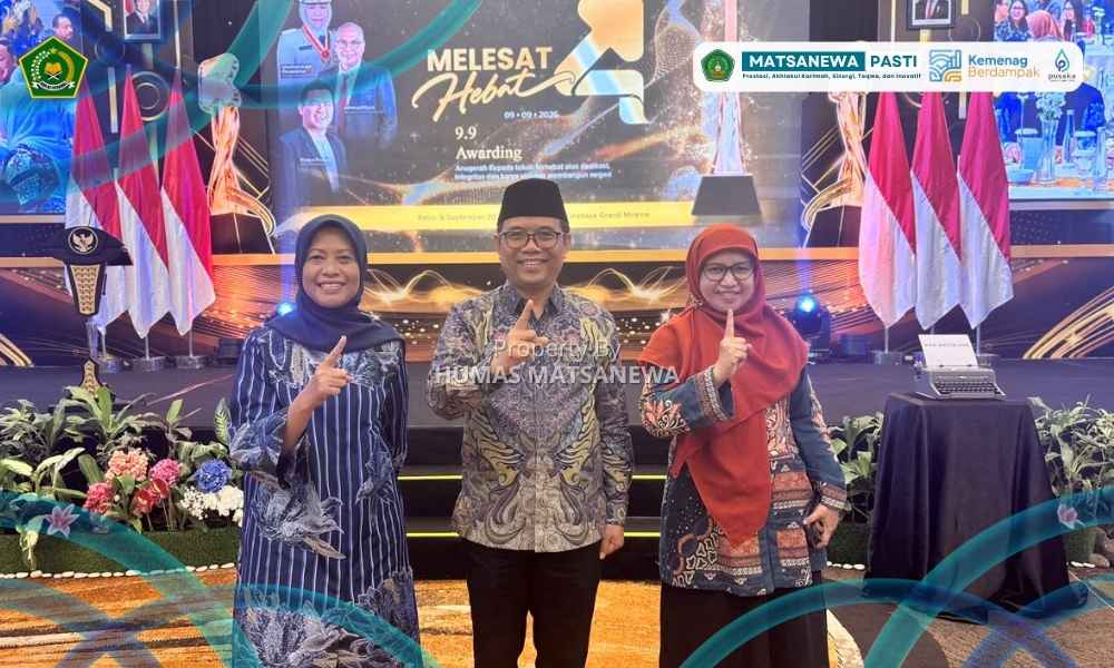 Dedikasi Tanpa Batas, Kepala MTsN 1 Kota Malang Raih Penghargaan “Penggerak Transformasi Digital”